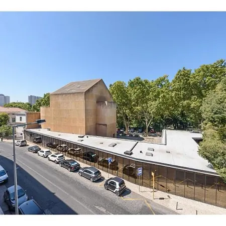 Houze Spacious 4 Bedroom Flat Near Zoo Lissabon